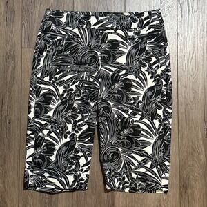 White House Black Market 12 Inch Bermuda Shorts Black White Tropical Parrot Sz 0